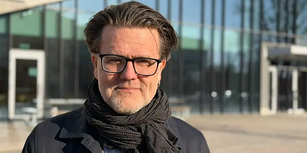 Porträtt på Erik Olsson utanför Segerstedthuset